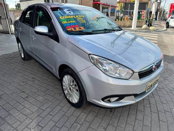 FIAT GRAND SIENA 1.6 MPI ESSENCE 16V FLEX 4P MANUAL FIAT GRAND SIENA 1.6 MPI ESSENCE 16V FLEX 4P MANUAL